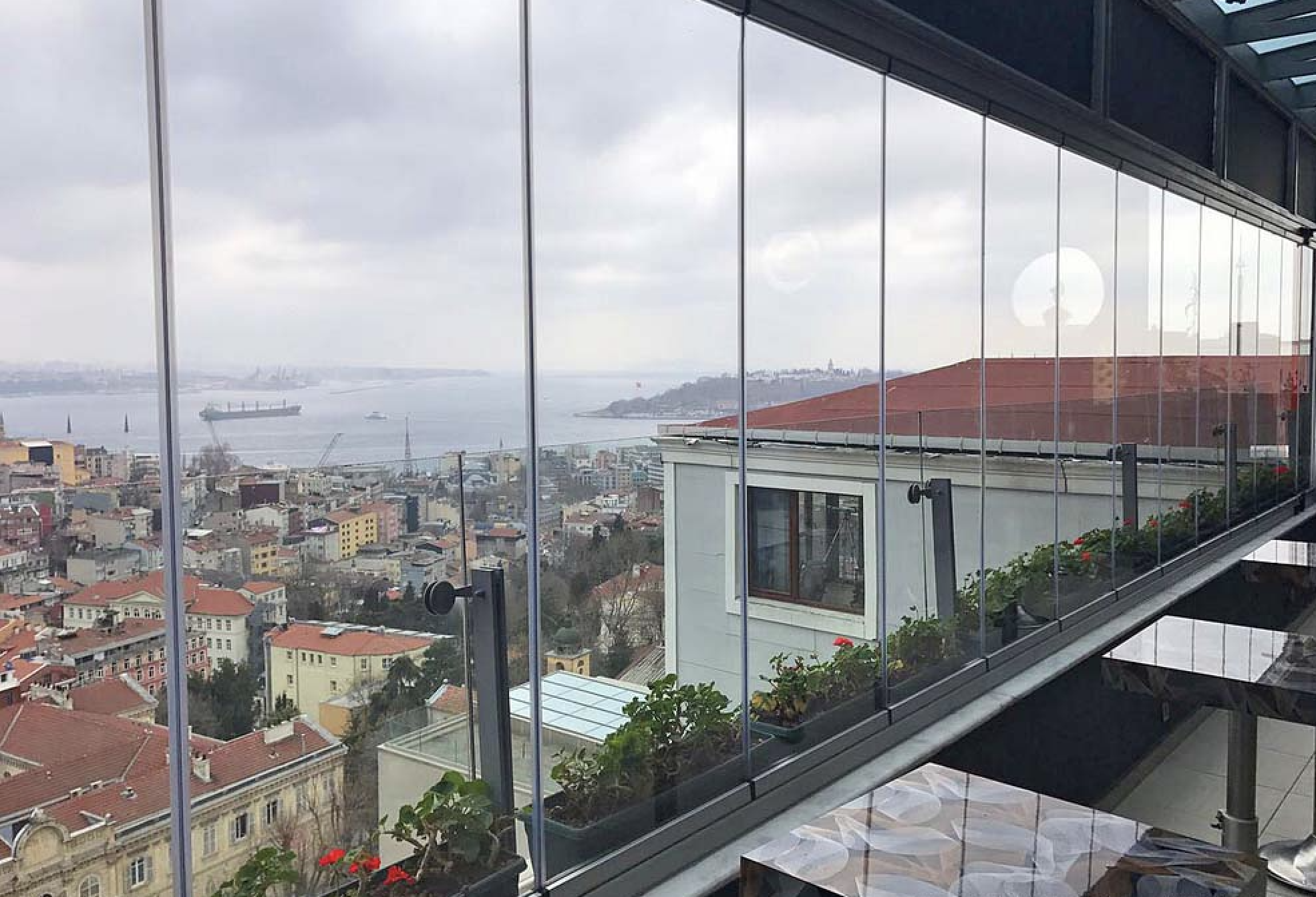 Cam Balkon